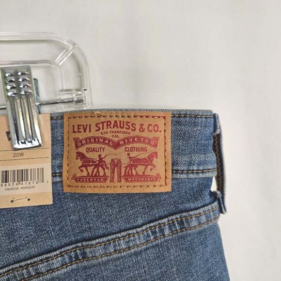 NWT Women's LEVI'S Cuffed Mid Length Jean Shorts MEDIUM WASH BLUE size 20W Soft - Picture 10 of 10